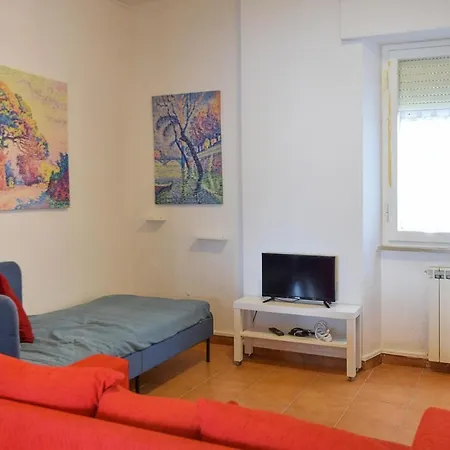 1 Bedroom Stunning In Apartment